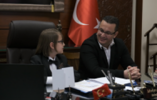 Mustafakemalpaşa'da tüm yetki çocuklara geçti