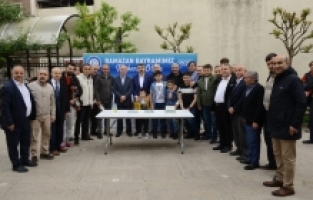 Başkan Oktay Yılmaz Bayramı Davutdede Camii'nde karşıladı