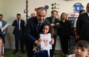 Ana Kucağı’nda karne sevinci