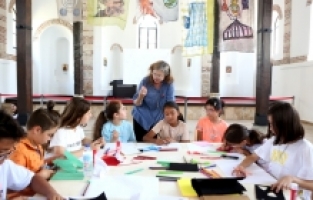 Çocuklar çevreye kulak verip, hayallerini resme döktü