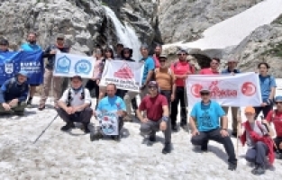 Dağcılardan çevre için ‘atıksız yürüyüş’