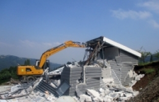 Uludağ eteklerinde kaçak yapı operasyonu