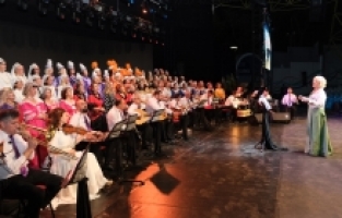 Açıkhava'da sahne kadınların