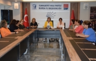 CHP’li kadınlardan şiddete karşı bir uygulama daha!