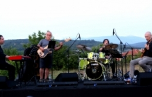 Doğa ve müziğin keyfini bir arada yaşadılar