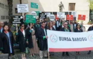Bursa Barosu’ndan Ücret Eylemi!