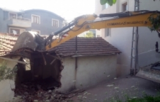 Metruk binalar huzur ve güvenlik için yıkılıyor