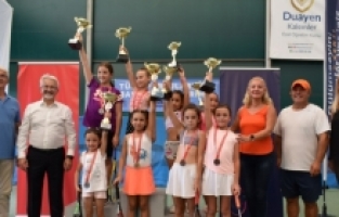 Miniklerin tenis heyecanı