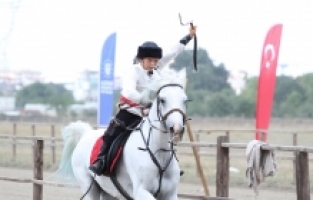 Rahvan atlar zafere koştu