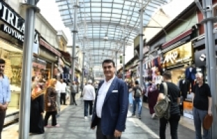 Osmangazi tarihi çarşılarda çatı yanlarını kapatıyor