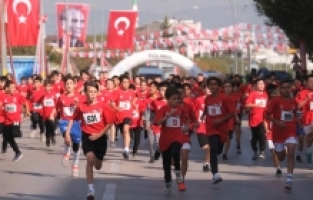 Cumhuriyet İçin Koştular