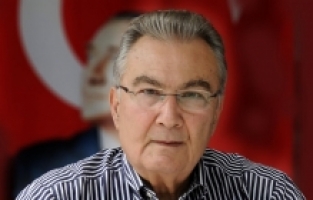 Eski CHP Genel Başkanı Deniz Baykal vefat etti