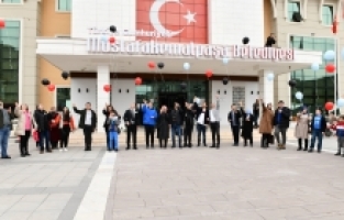 2 Nisan Otizm Farkındalık Gününde Balonlar Deprem Bölgesi İçin Havaya Salındı