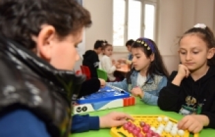 Çocuklar Hem Eğleniyor Hem Öğreniyor