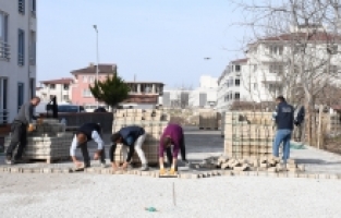 İznik'te Kilitli Parke Taşı Döşeme Çalışmaları Devam Ediyor
