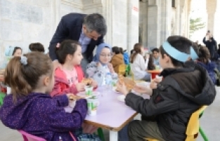 Yıldırım'da Tekne Orucu Tutan Çocuklara Erken İftar