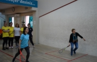 ANNELER SQUASH TURNUVASI'NDA BULUŞTU