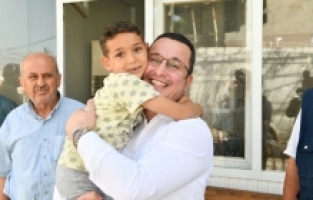 BAŞKAN KANAR DEPREMİN YARALARINI SARMAYA DEVAM EDİYOR