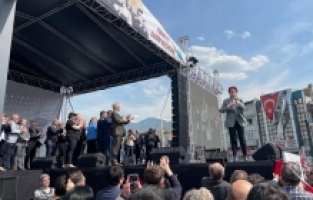 BURSA AKŞENER'İ BAĞRINA BASTI