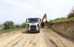 YENİCEKÖY MAHALLESİNDE YENİ YOLLAR AÇILIYOR