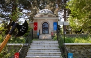 İNEGÖL'ÜN FATİHİ TURGUT ALP'İN TÜRBESİ RESTORE EDİLDİ