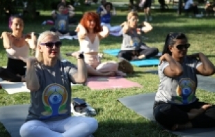 YOGA TUTKUNLARI NİLÜFER'DE BULUŞTU