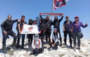 15 TEMMUZ ŞEHİTLERİ ULUDAĞ'IN ZİRVESİNDE ANILDI