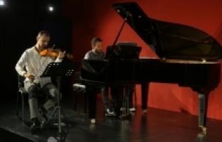 SUNA KAN ÖZEL KONSERLE ANILDI