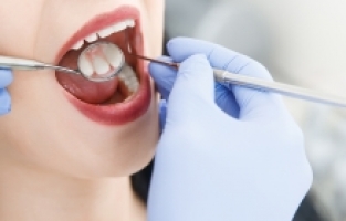 İLERİ YAŞLARDA ETKİLİ AĞIZ HİJYENİ SAĞLANAMAYABİLİYOR