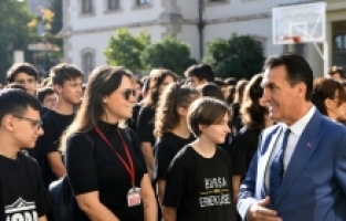 Başkan Dündar, Bursa Anadolu Erkek Lisesi'ni ziyaret etti
