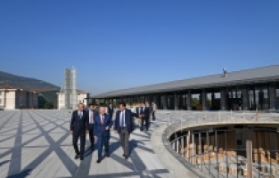 Vali Demirtaş, Osmangazi Meydanı'nda incelemelerde bulundu