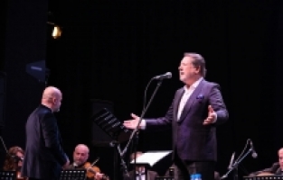 Ahmet Özhan, Bursa’da Türk sanat müziği ziyafeti verdi