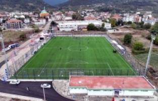 Cerrah Mahallesi'ne modern futbol tesisi