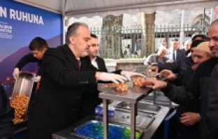 Bursa’da şehitlerin anısına lokma dağıtıldı