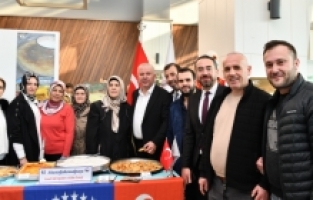 Mustafakemalpaşa’nın yöresel lezzetler kitabı görücüye çıktı