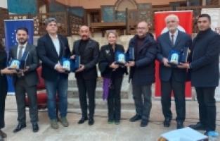 Bir koleksiyoner bin hikaye