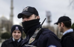 İstanbul'da belediye başkan yardımcısı dahil 20 kişiye rüşvet gözaltısı