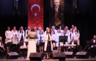 Hekimlerden beyaz önlükleriyle konser