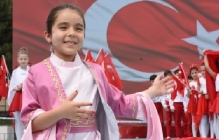 23 Nisan'da çocuklar bayram etti