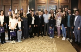 Başarılı çocuklar ödüllendirildi