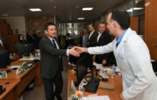 Başkan Aydın mesaiye personeli ziyaret ederek başladı