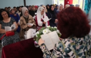 Kadınlar, yazar Fatma Burçak’la kitabını konuştu