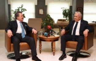 Cavit Çağlar’dan Başkan Şadi Özdemir’e tebrik ziyareti