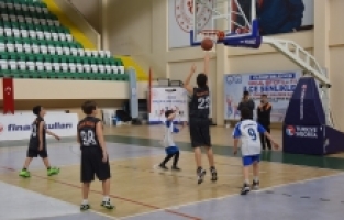 Yıldırım'da okul sporları ilçe şenlikleri devam ediyor