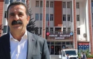 Gözaltına alınan Hakkari Belediye Başkanı Mehmet Akış görevden alındı
