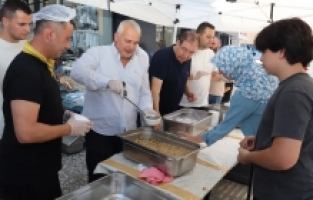 BEKSİAD aşure bereketini paylaştı