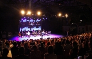 Bursa Festivali’nde Zeki Mürenli gece