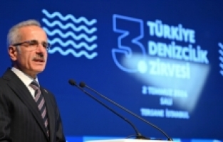 Dış ticarete deniz yolu damgası: Ulaştırma ve altyapı bakanı Uraloğlu, 3. Türkiye denizcilik zirvesinde konuştu.