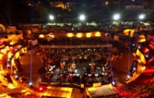 İznik Antik Tiyatrosu’nda Nazım Hikmet gecesi