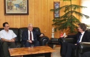 Nilüfer Belediyesi üniversiteli öğrencilerin yanında